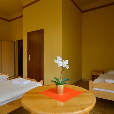 Dom Turysty Pttk W Bielsku - Bialej * ビエルスコ・ビアバ