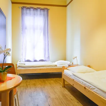 Dom Turysty Pttk W Bielsku - Bialej * ビエルスコ・ビアバ